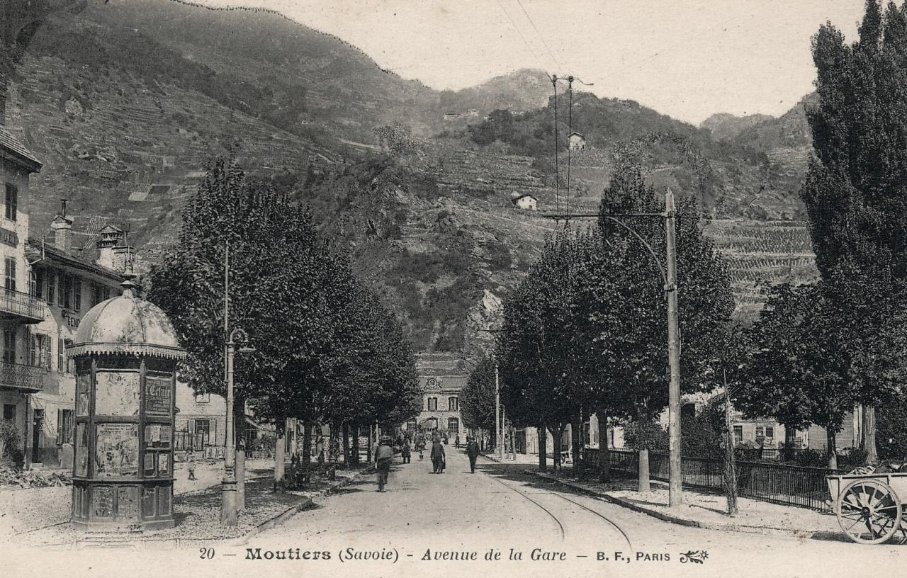 Moûtiers (Savoie) L'avenue de la Gare CPA