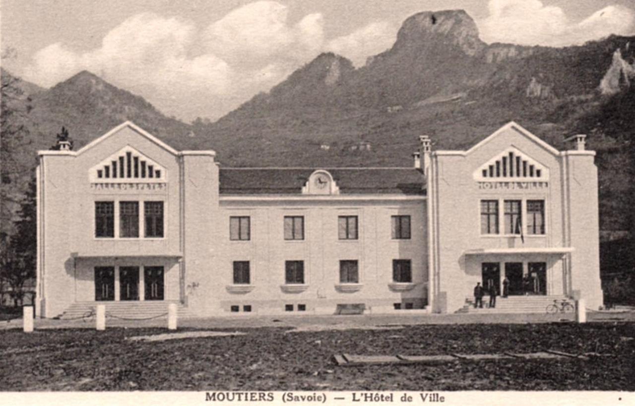 Moûtiers (Savoie) L'Hôtel de ville CPA