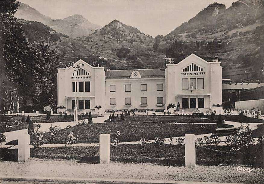 Moûtiers (Savoie) L'Hôtel de ville CPA