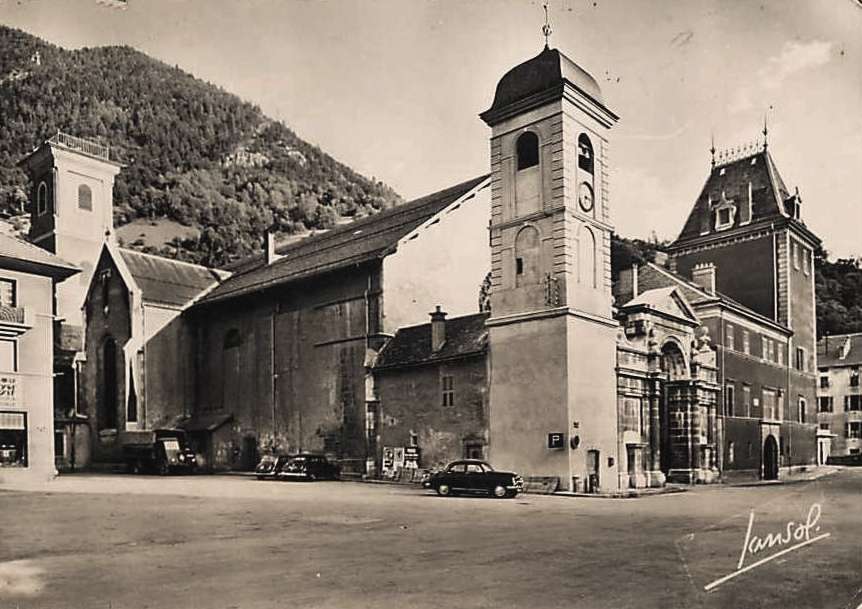 Moûtiers (Savoie) La cathédrale place Saint-Pierre CPA