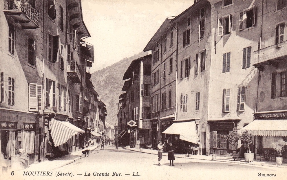 Moûtiers (Savoie) La Grande rue CPA