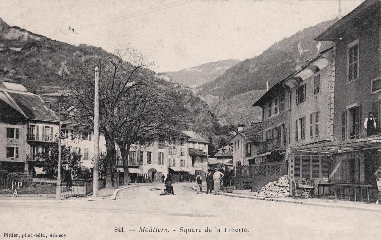 Moûtiers (Savoie) Le square de la Liberté