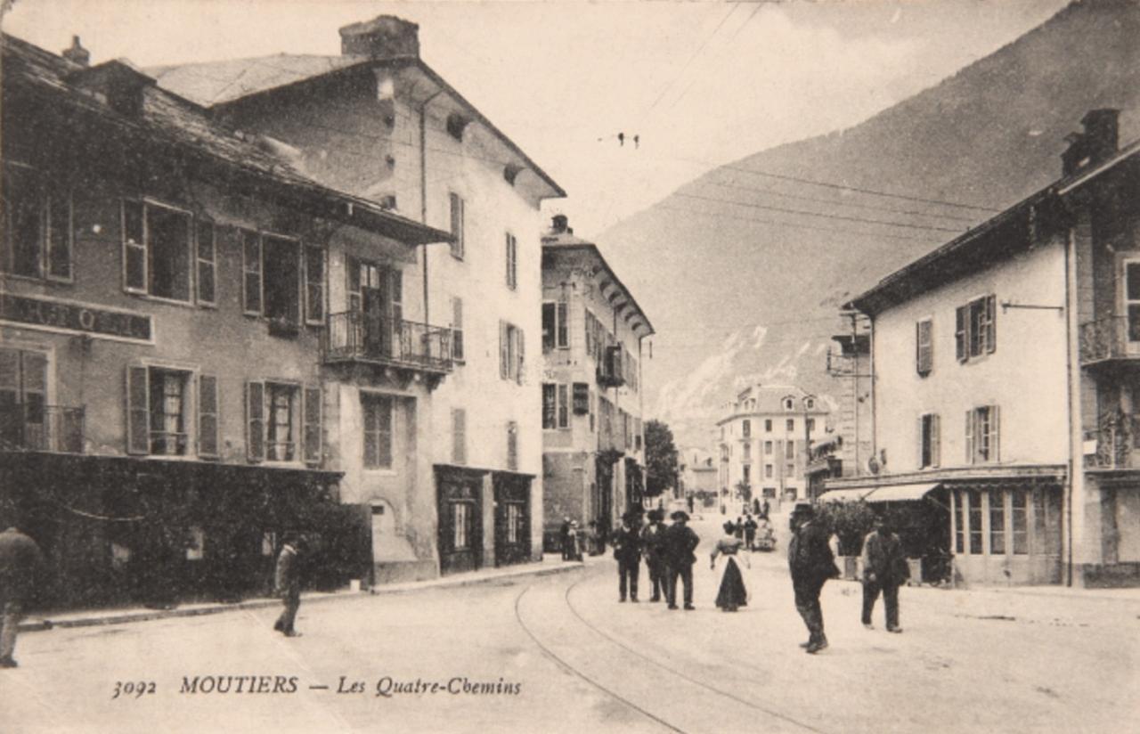 Moûtiers (Savoie) Les Quatre Chemins CPA