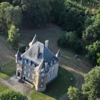 Mouzay (Meuse) Charmoy, le château vue aérienne