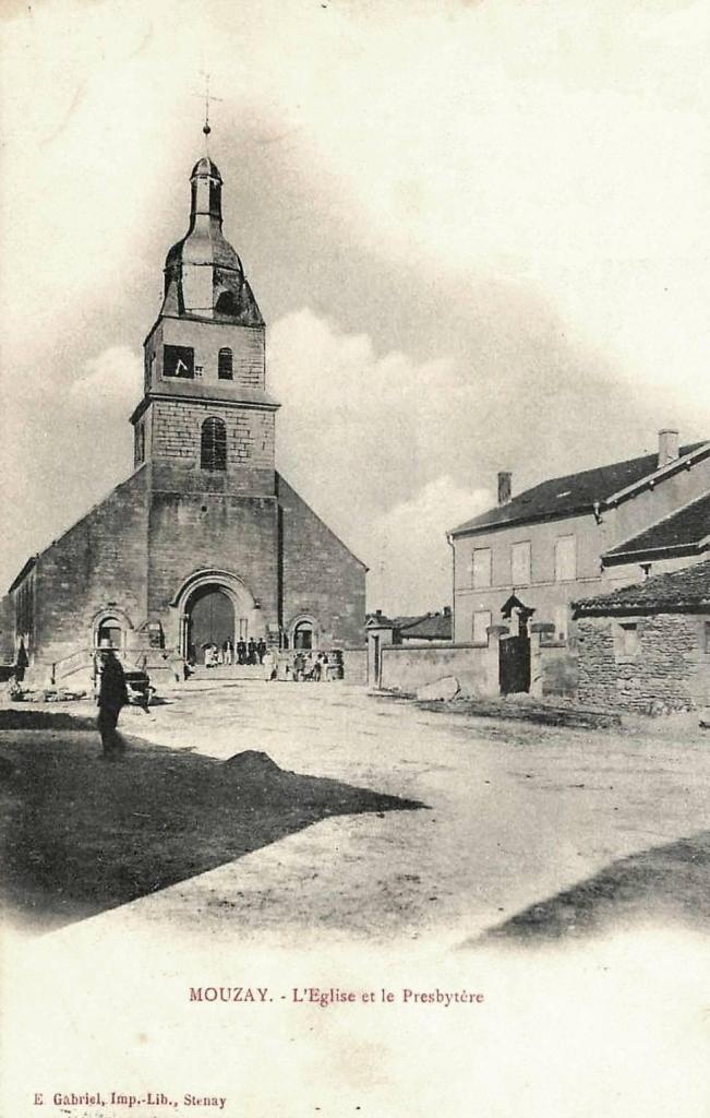 Mouzay (Meuse) L'église et le presbytère CPA