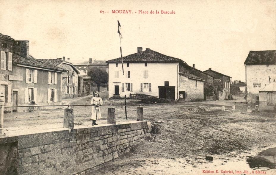 Mouzay (Meuse) La place de la bascule CPA