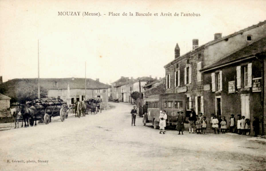 Mouzay (Meuse) La place de la bascule CPA