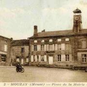 Mouzay (Meuse) La place de la mairie et l'école de garçons CPA