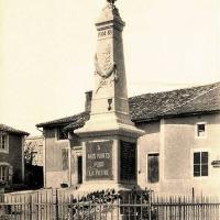 Mouzay (Meuse) Le monument aux morts CPA