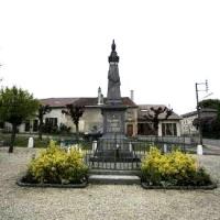 Mouzay (Meuse) Le monument aux morts