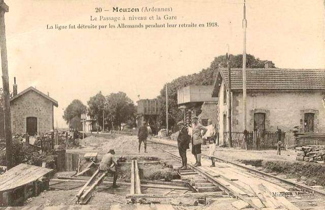 Mouzon (08) Gare en 1918 CPA
