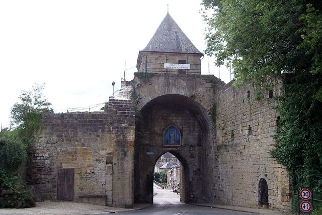 Mouzon (08) Ruines des fortifications