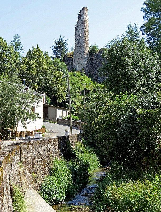 Murat-sur-Vèbre (Tarn) Boissezon, ruines tour et château 