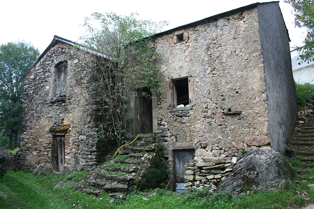 Murat-sur-Vèbre (Tarn) Boissezon, maison traditionnelle