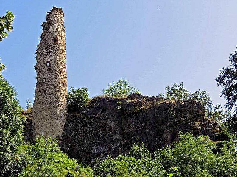 Murat-sur-Vèbre (Tarn) Boissezon, tour ruinée