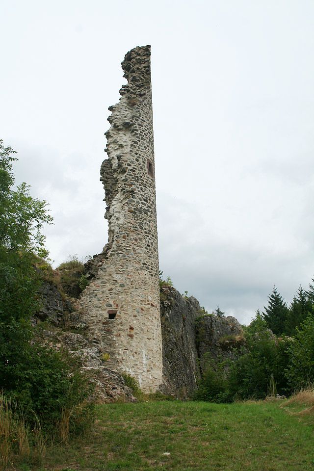 Murat-sur-Vèbre (Tarn) Boissezon, tour ruinée
