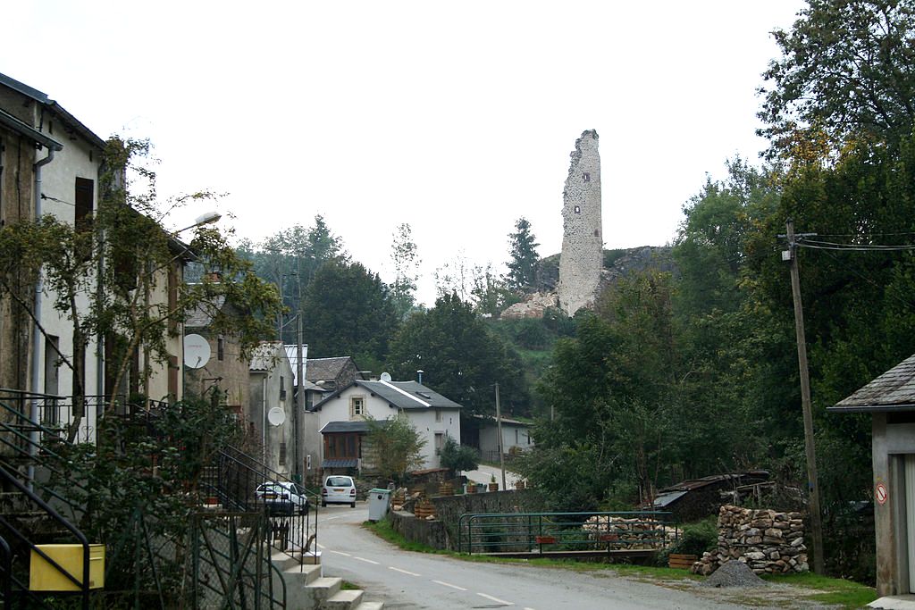 Murat-sur-Vèbre (Tarn) Boissezon, vue sur la tour