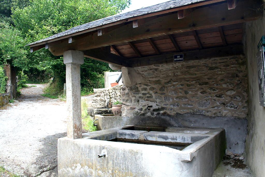 Murat-sur-Vèbre (Tarn) Lavoir de la Pise