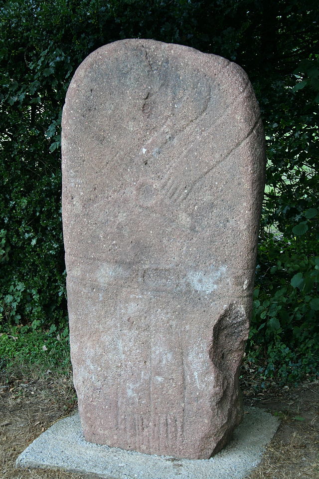 Murat-sur-Vèbre (Tarn) Statue-menhir Paillemalbiau