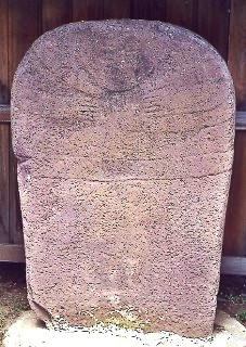 Murat-sur-Vèbre (Tarn) Statue-menhir du moulin de Louat