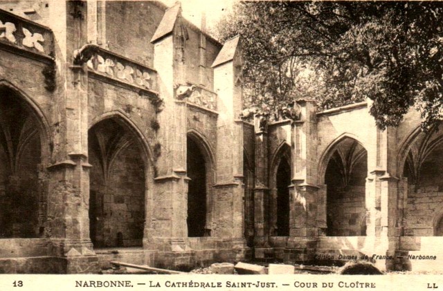 Le cloitre de la cathédrale Saint-Just (cpa)