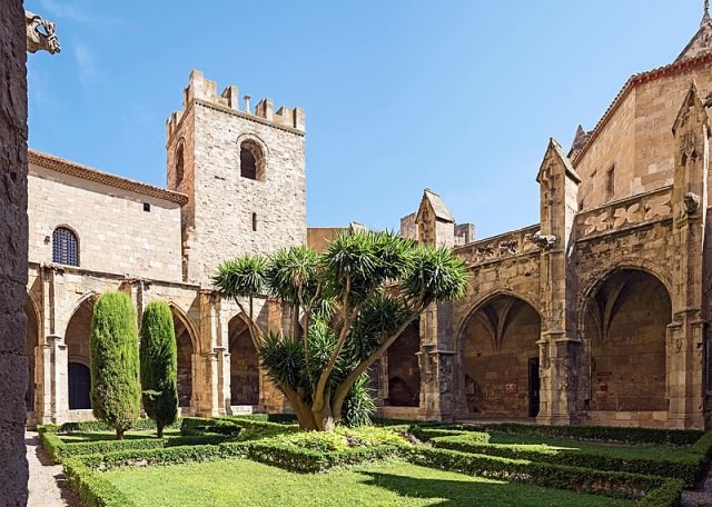 Narbonne aude la cathedrale saint just le cloitre