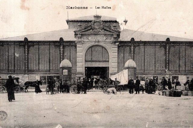 Les halles (cpa)