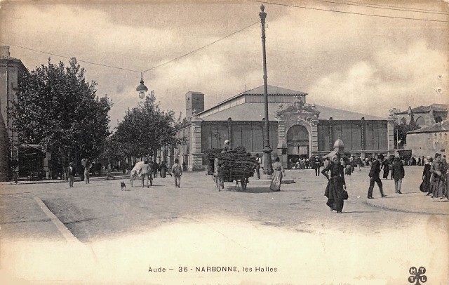 Les halles (cpa)