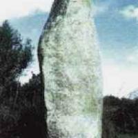 Neuville bosc oise menhir de la pierre frite