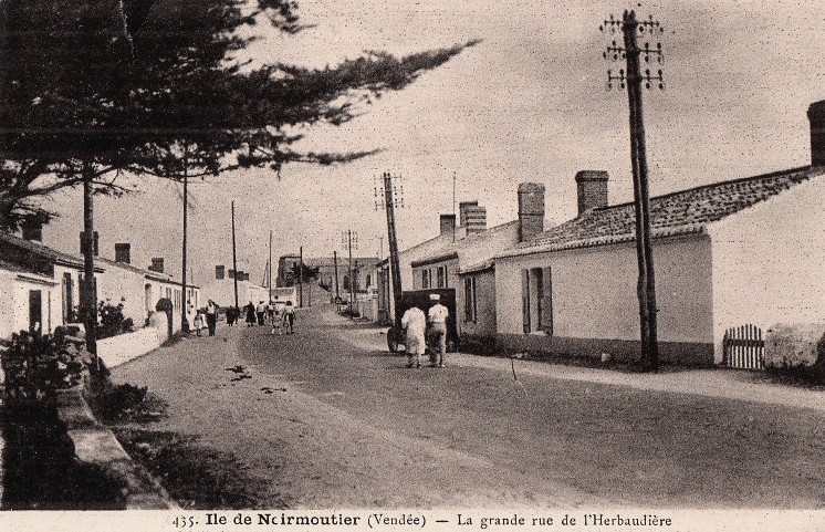 Noirmoutier-en-l'île (Vendée) L'Herbaudière, grande rue CPA