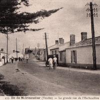 Noirmoutier-en-l'île (Vendée) L'Herbaudière, grande rue CPA
