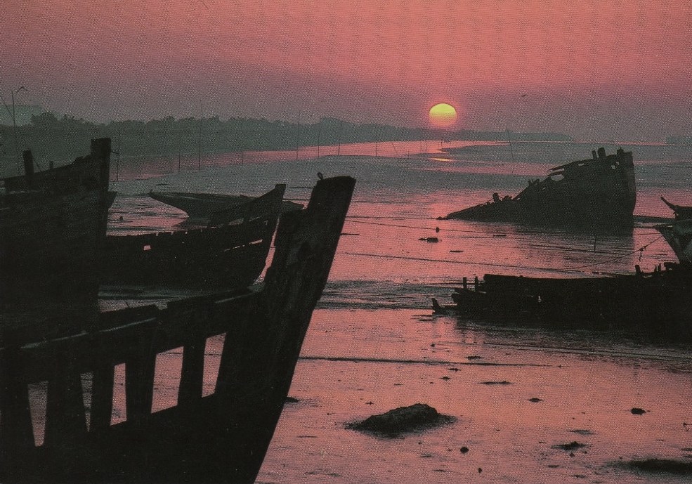 Noirmoutier-en-l'Ile (Vendée) Le port, cimetière de bateaux