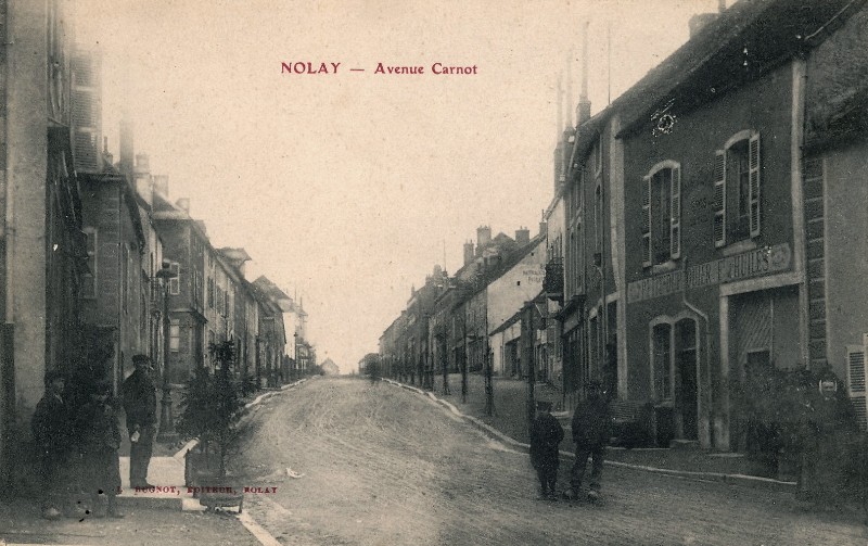 Nolay (Côte d'Or) L'avenue Carnot CPA