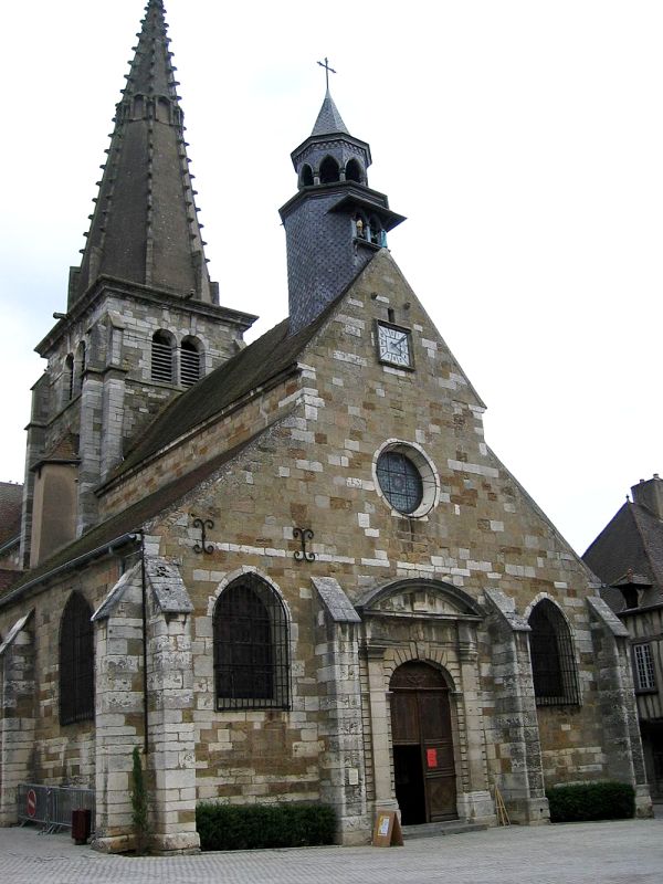 Nolay (Côte d'Or) L'église Saint-Martin