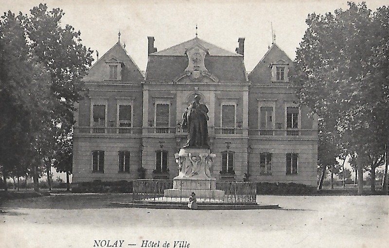 Nolay (Côte d'Or) La mairie CPA