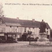 Nolay (Côte d'Or) La place de l'Hôtel de ville CPA