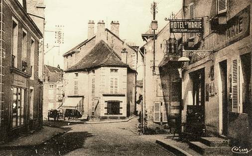 Nolay (Côte d'Or) La rue Claude Duret CPA