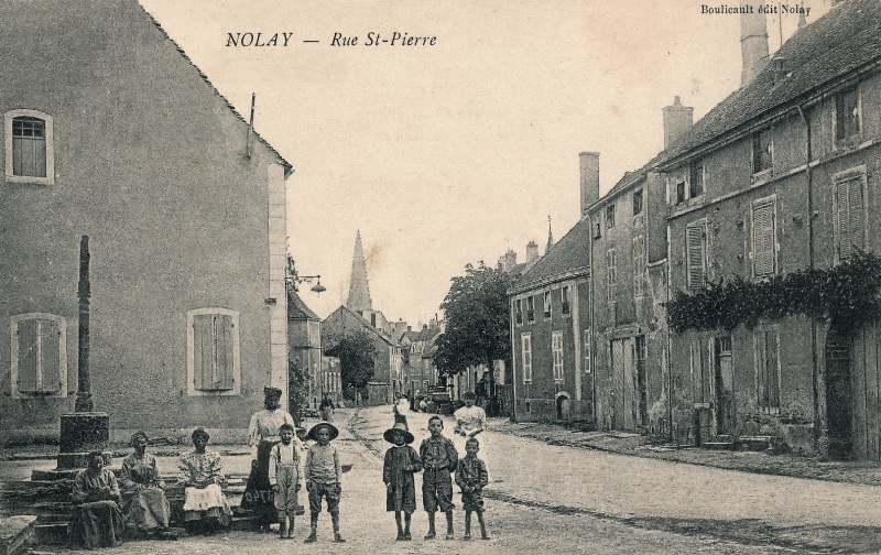 Nolay (Côte d'Or) La rue Saint-Pierre CPA