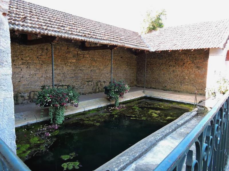 Nolay (Côte d'Or) Le lavoir