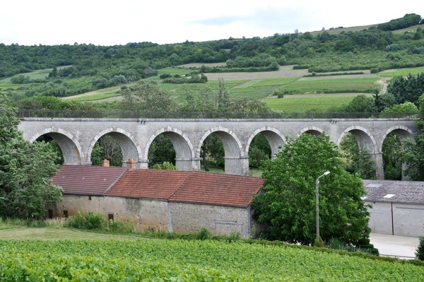 Nolay (Côte d'Or) Le viaduc de la Roche-au-Bec