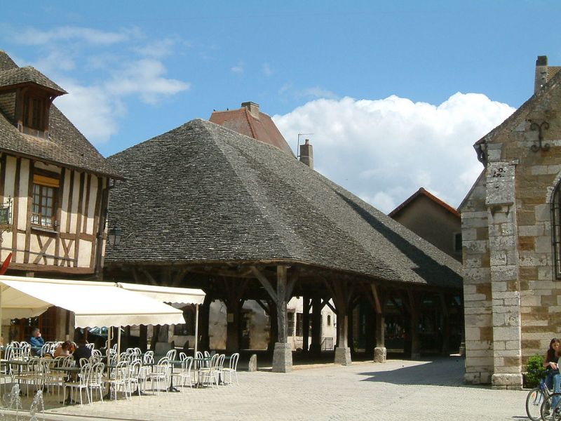 Nolay (Côte d'Or) Les Halles