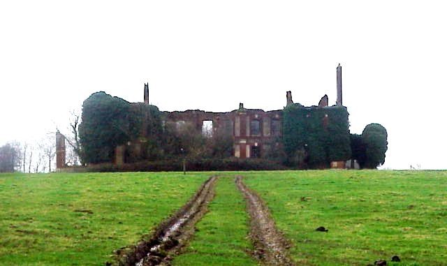 Normanville seine maritime chateau en ruine