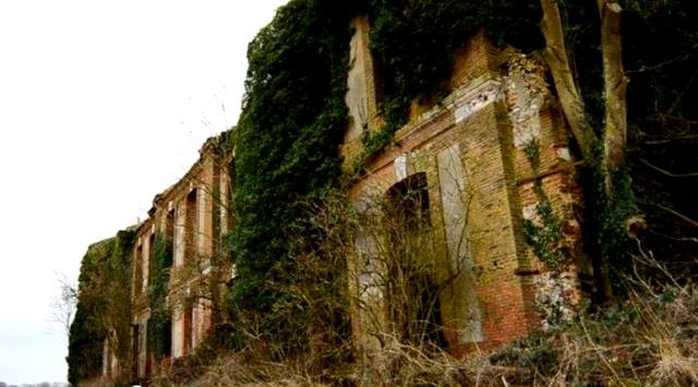 Normanville seine maritime chateau en ruines