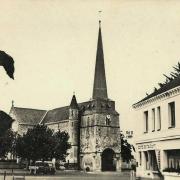 Notre-Dame-de-Monts (Vendée) L'église et la place CPA