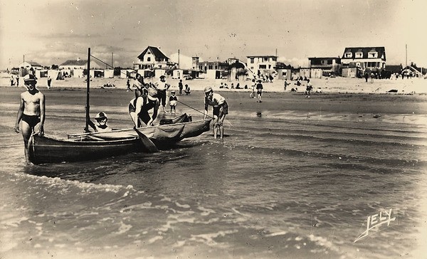 Notre-Dame-de-Monts (Vendée) La plage vers 1955 CPA