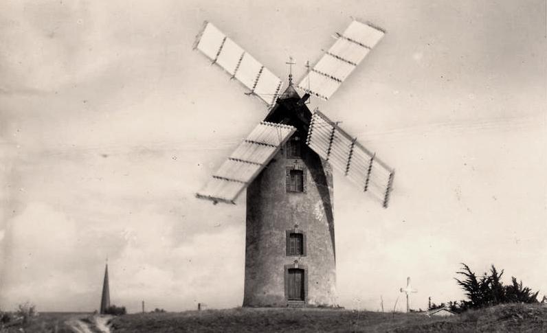 Notre-Dame-de-Monts (Vendée) Un moulin vers 1950 CPA