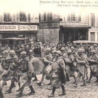 Noyon oise cpa 1917 arrivee des troupes francaises