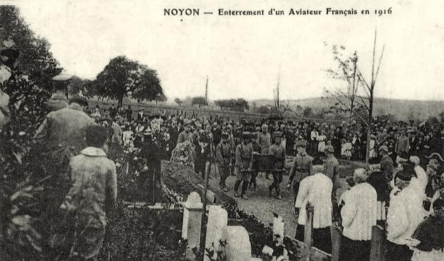 Noyon oise cpa 1916 enterrement d un aviateur francais
