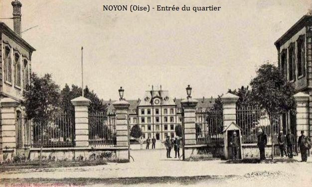 Noyon oise cpa casernes entree 