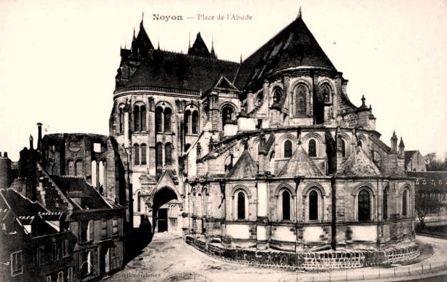 Noyon oise cpa cathedrale et place de l abside